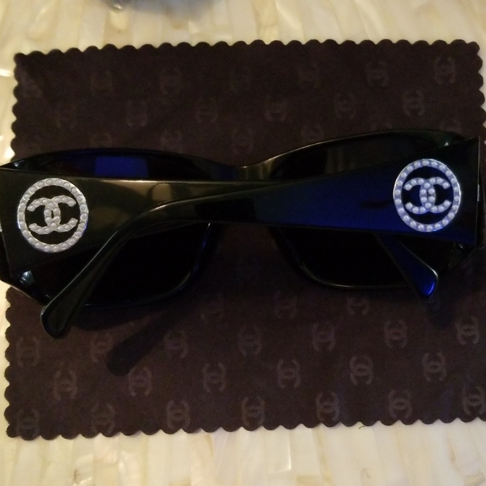😎🖤😎Authentic Chanel Sunglasses